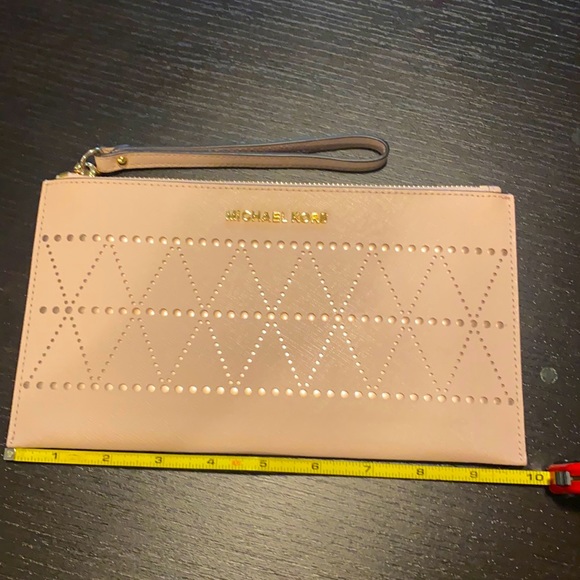 Micheal Kors jet set travel large zip clutch - Picture 1 of 5